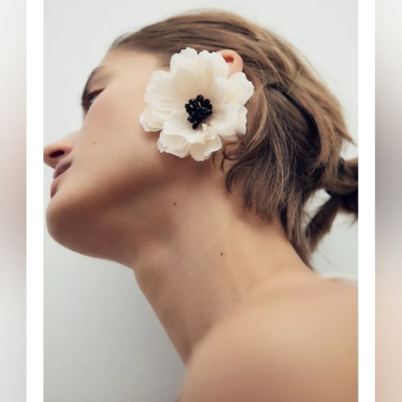 Zara Woven Flower Beaded Earrings - Picture 2 of 4